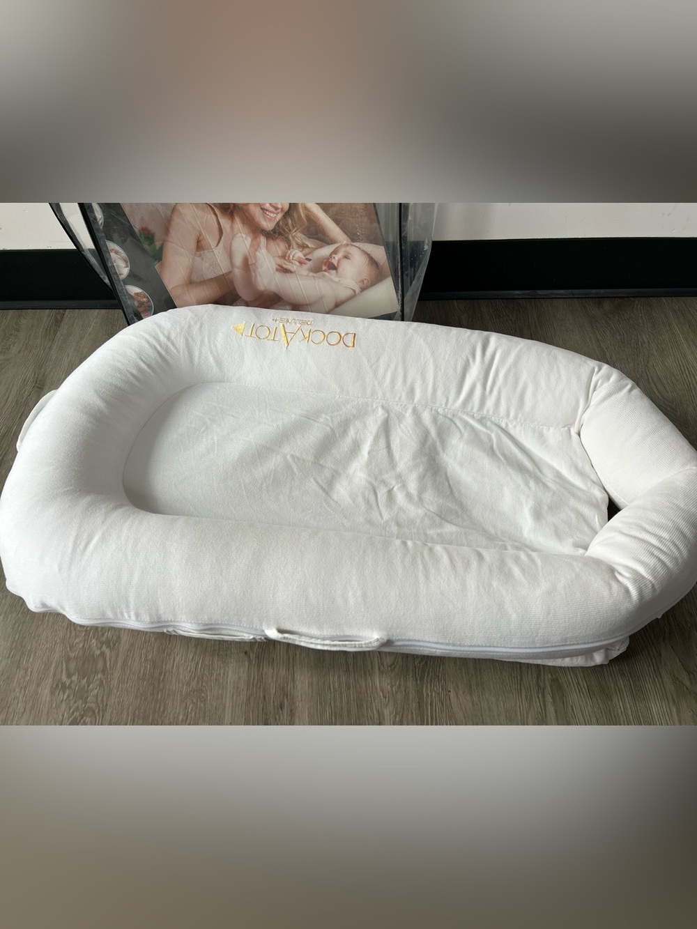 DockATot Deluxe + baby white